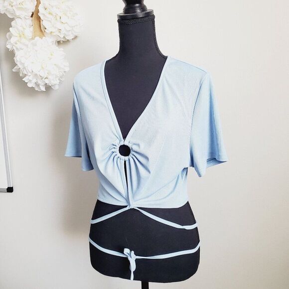 Shein Women's Curve Crop Top 2XL Baby Blue V-Neck GUC - Picture 2 of 8